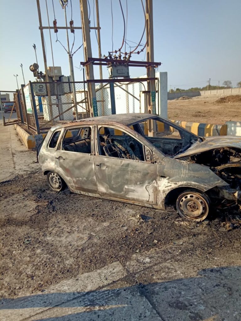જામનગરના શાપરમાં CNG ગેસ ભરવા આવેલી કારમાં લાગી ભીષણ આગ….કાર બળીને ખાખ…
