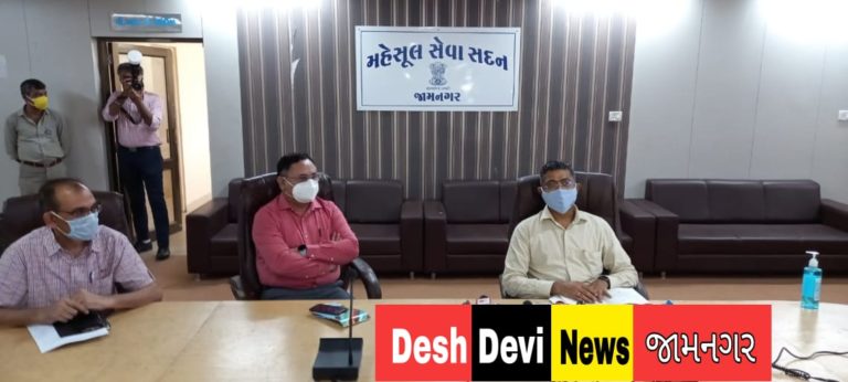 વાવાઝોડા તાઉ’તે જામનગરમાં ત્રાટકવાની શક્યતાને લઇને જિલ્લા વહિવટીતંત્ર દ્વારા કરવામાં આવેલ પૂર્વ તૈયારીઓથી પત્રકાર મિત્રોને માહિતગાર કરતાં જિલ્લા ક્લેકટરશ્રી રવિશંકર.
