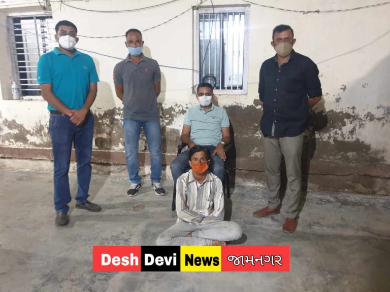 ખંભાળિયામાં ત્રણ સિંહનો સપાટો : રીઢા ચોરની ધરપકડ : ૪૯ ચોરીઓની કબૂલાત