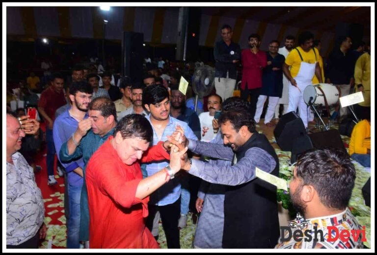 જામનગરમાં ચાલી રહેલ શ્રીમદ્ ભાગવત સપ્તાહ જ્ઞાન યજ્ઞમાં ગુજરાત ભરમાંથી અનેક રાજકીય આગેવાનોનો પ્રવાહ જામનગર તરફ: જુવો ચલણ નોટોનો Live વરસાદ