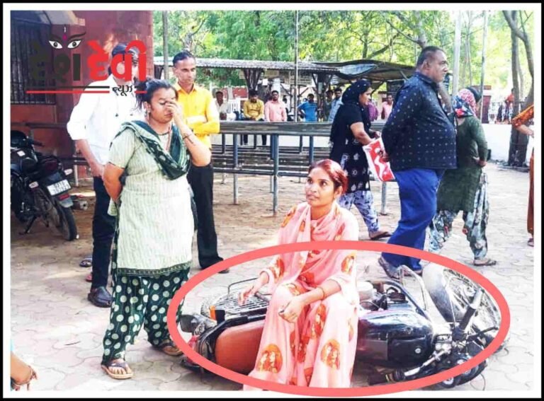 જામનગર લાલબંગલા સર્કલમાં મહિલાઓ વચ્ચે મારા-મારી: જુવો VIDEO