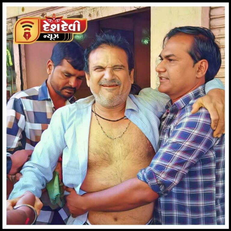 જામનગર સટ્ટાબજાર ઈમારતનો જર્જરીત હિસ્સો ટુટી પડતા બે લારીનો ભૂક્કો