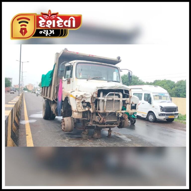 જામ્યુકોનું કચરા ડમ્પર રોડ વચ્ચે ખોટકાયું : ટ્રાફીક ને અસર
